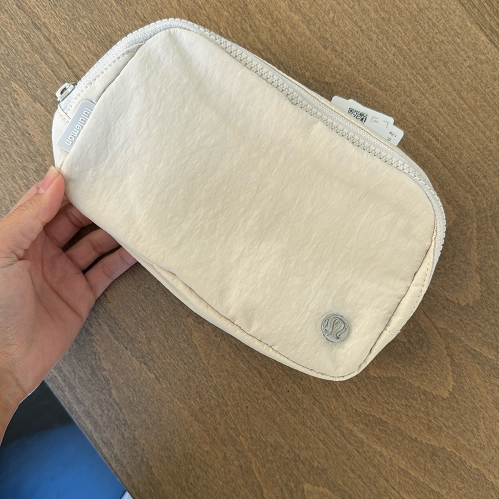 Lululemon everywhere belt bag